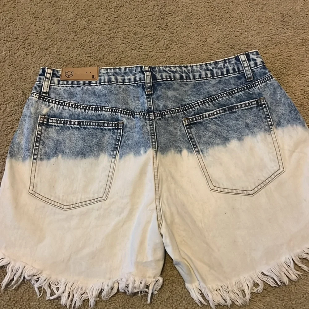 NWT Women’s Blue Turtle Denim Jeans Shorts Large